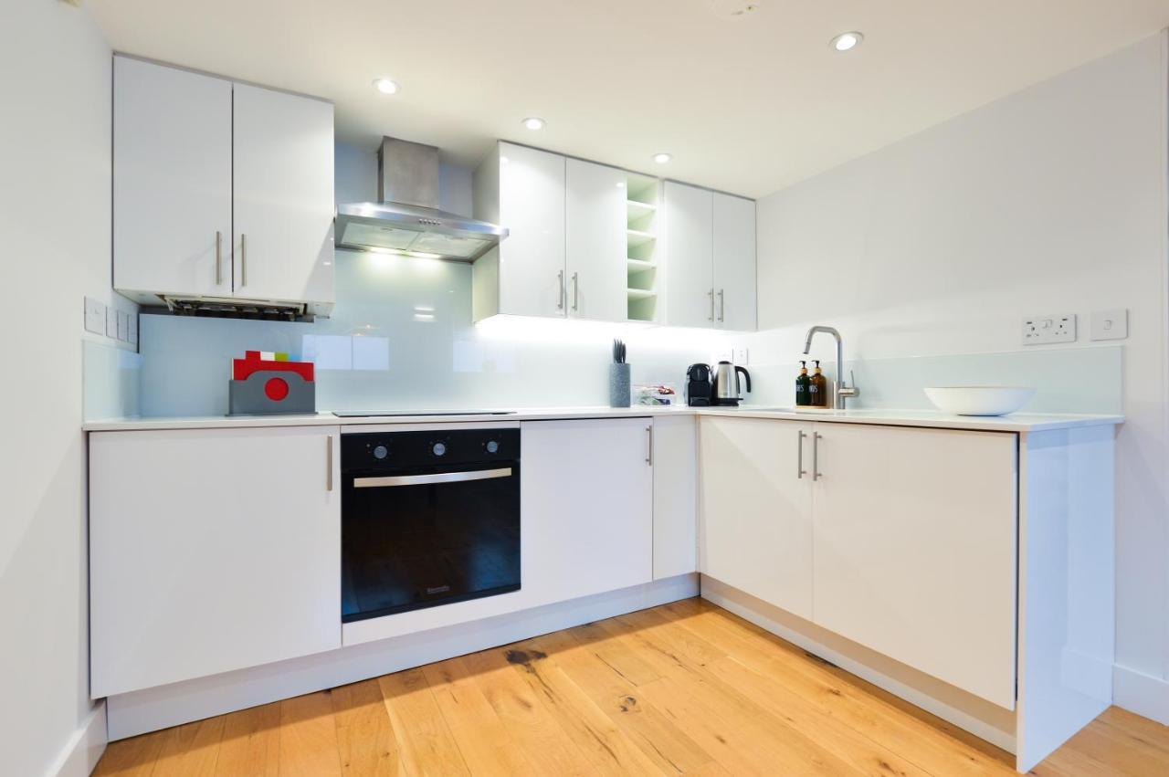 Spacious West Hampstead Apartment With Mezzanine Bedroom By Concept Apartments London Exterior photo