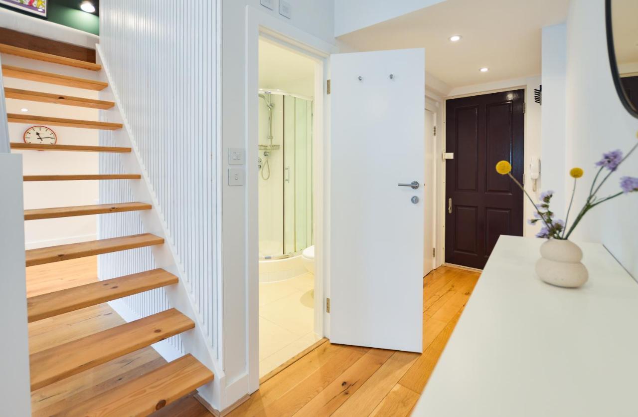 Spacious West Hampstead Apartment With Mezzanine Bedroom By Concept Apartments London Exterior photo